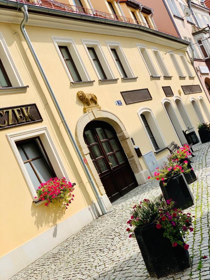 Apartament W Samym Sercu Miasta Z Darmowym Parkingiem Pod Zlotym Lwem -Hotel VI Klodzko Exterior photo